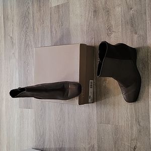 Nine west brown healed  leather upper, zipper boots 7 wide